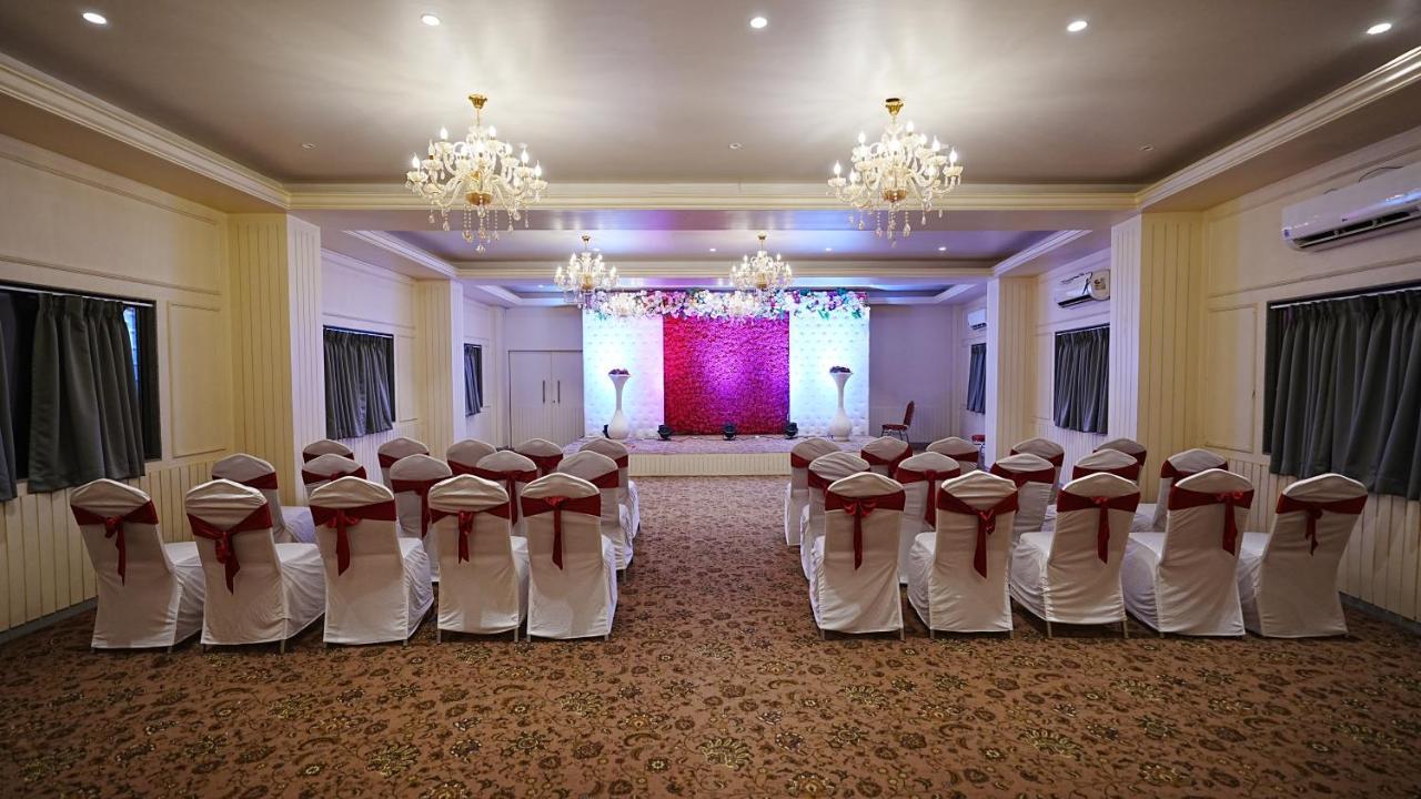 L P Regency, Pune Esterno foto
