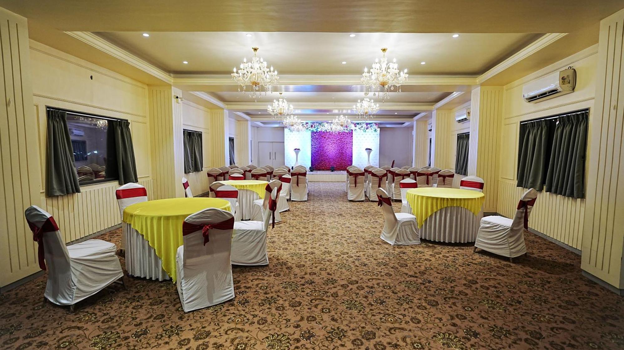 L P Regency, Pune Esterno foto